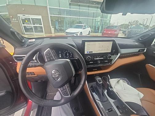 2023 Toyota Highlander Platinum