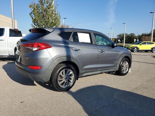 2018 Hyundai TUCSON SE