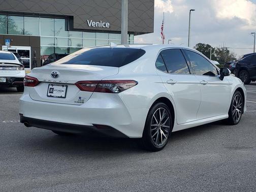 2022 Toyota Camry Hybrid XLE