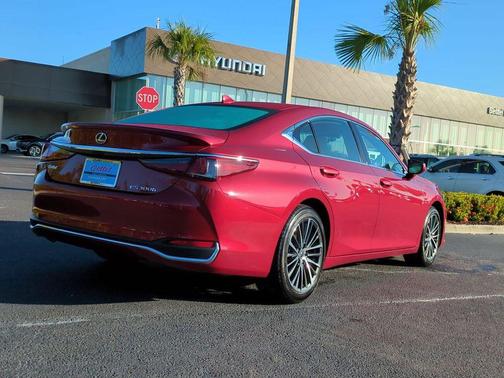 2023 Lexus ES 300h Base