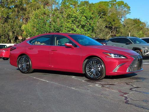 2023 Lexus ES 300h Base