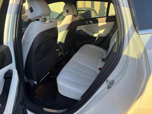 2023 BMW X6 xDrive40i
