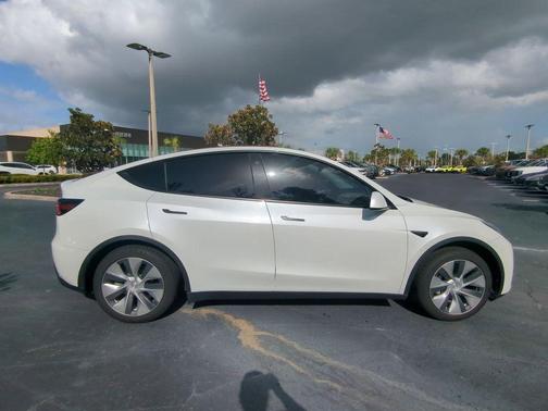 2021 Tesla Model Y Standard Range Rear-Wheel Drive