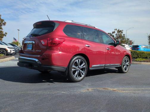 2017 Nissan Pathfinder Platinum