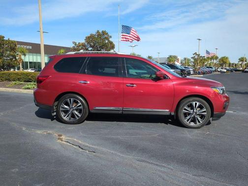 2017 Nissan Pathfinder Platinum
