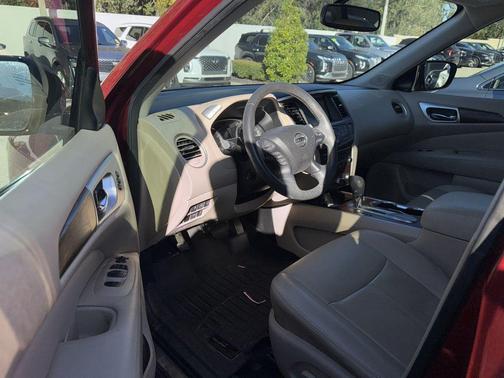 2017 Nissan Pathfinder Platinum