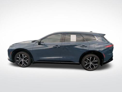 2025 Toyota Crown Signia XLE