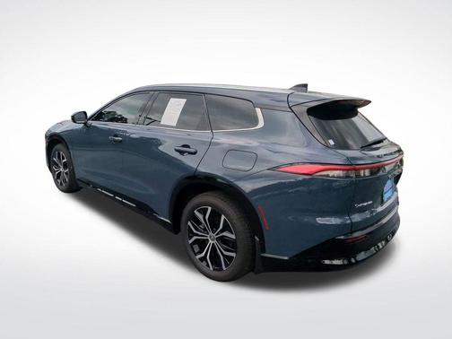 2025 Toyota Crown Signia XLE