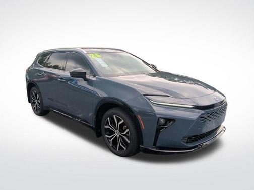 2025 Toyota Crown Signia XLE