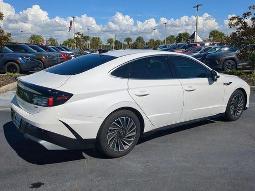 2024 Hyundai SONATA Hybrid SE
