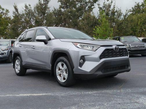 2020 Toyota RAV4 XLE