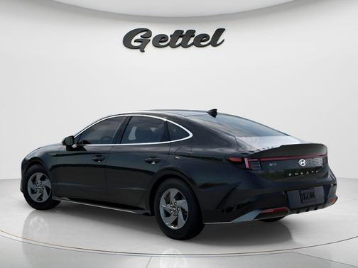 Abyss Black 2025 Hyundai SONATA SE