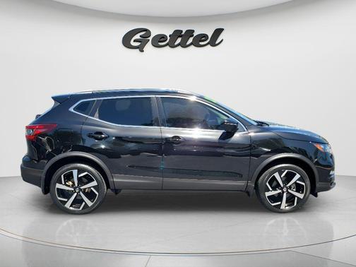 Magnetic Black Pearl 2022 Nissan Rogue Sport SL