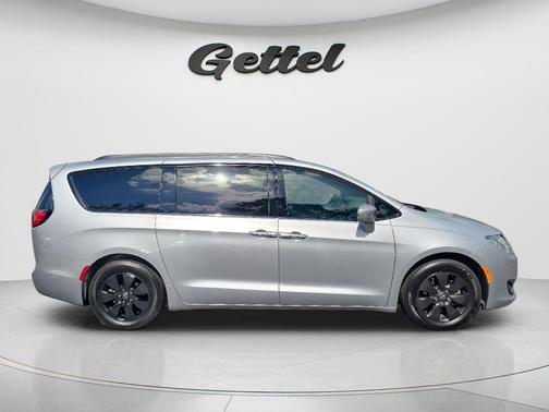 Billet Silver Metallic Clearcoat 2019 Chrysler Pacifica Hybrid Limited