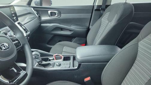 Everlasting Silver 2021 Kia Sorento LX