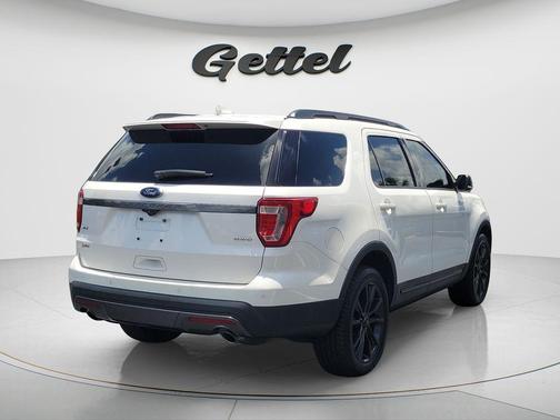 WHITE PLATINUM MET TRI-COAT 2017 Ford Explorer XLT