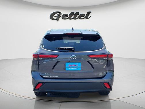 Magnetic Gray Metallic 2023 Toyota Highlander XLE