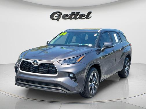 Magnetic Gray Metallic 2023 Toyota Highlander XLE