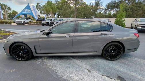 2022 BMW 750 i xDrive