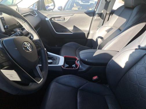 2021 Toyota RAV4 SE