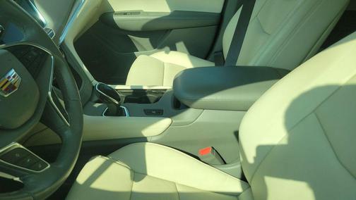 Crystal White Tricoat 2019 Cadillac XT5 Luxury