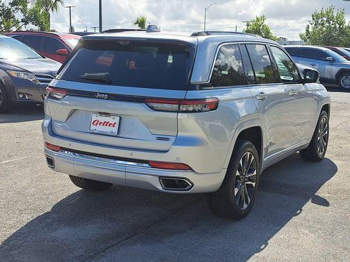 2022 Jeep Grand Cherokee Overland
