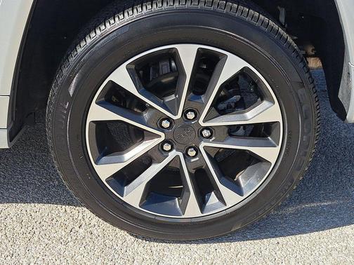 2022 Jeep Grand Cherokee Overland