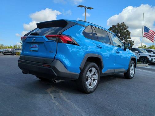 2020 Toyota RAV4 XLE