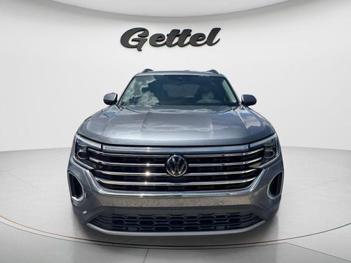 Platinum Gray Metallic 2024 Volkswagen Atlas 2.0T SE w/Technology