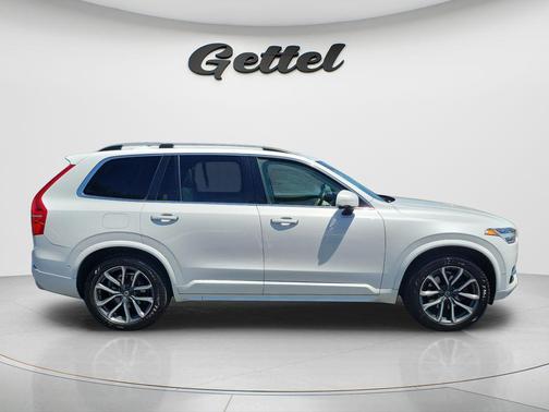 Crystal White 2018 Volvo XC90 T6 Momentum