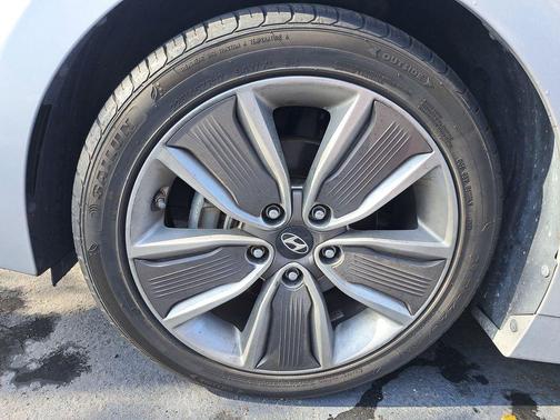 2018 Hyundai IONIQ Hybrid Limited