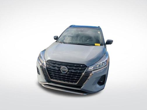 2021 Nissan Kicks SR