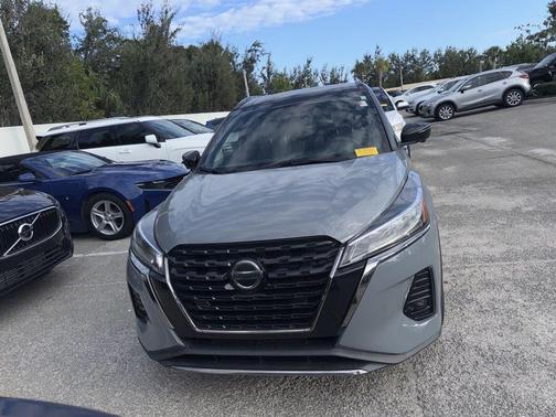 2021 Nissan Kicks SR