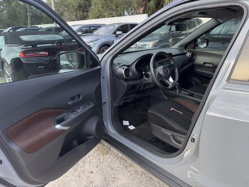 2021 Nissan Kicks SR