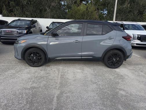 2021 Nissan Kicks SR