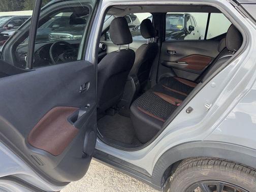2021 Nissan Kicks SR