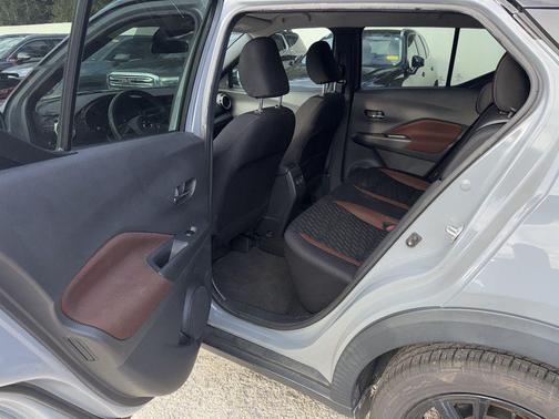2021 Nissan Kicks SR
