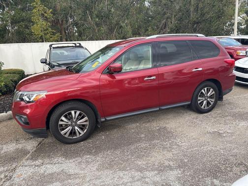 2017 Nissan Pathfinder SL