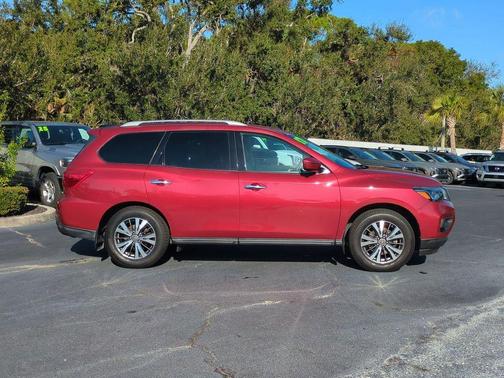 2017 Nissan Pathfinder SL