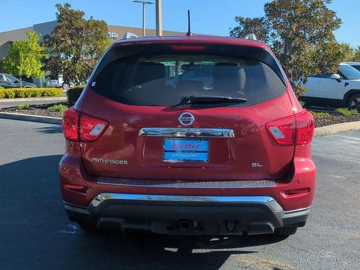 2017 Nissan Pathfinder SL