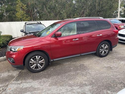 2017 Nissan Pathfinder SL