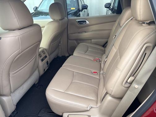 2017 Nissan Pathfinder SL