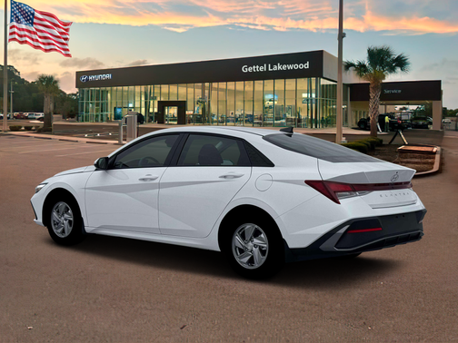 2026 Hyundai ELANTRA SE