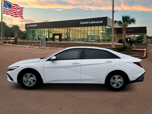 2026 Hyundai ELANTRA SE