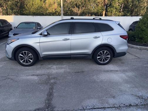 2017 Hyundai SANTA FE SE