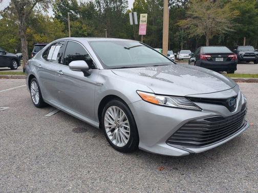 2019 Toyota Camry Hybrid XLE