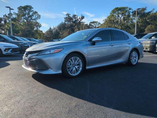 2019 Toyota Camry Hybrid XLE