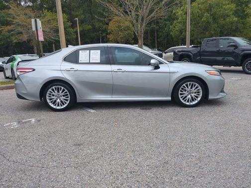 2019 Toyota Camry Hybrid XLE