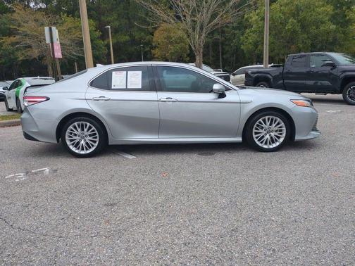 2019 Toyota Camry Hybrid XLE