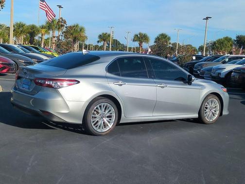 2019 Toyota Camry Hybrid XLE
